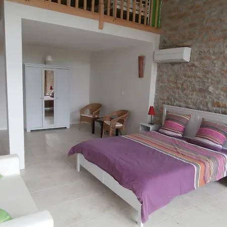 לינה וארוחת בוקר Domaine La Poujade Caylus